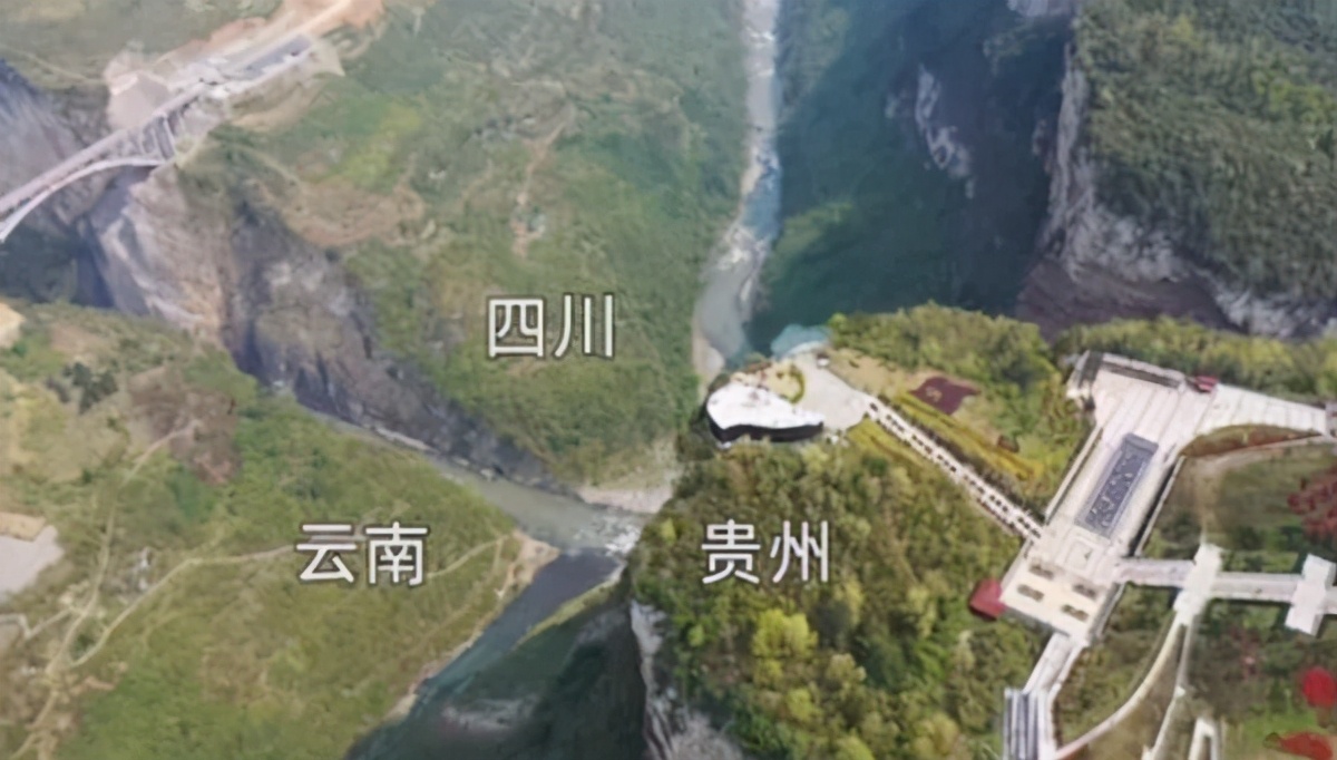 毛*东泽**：红军的强大，在于“跟我上”，而不是“给我上”