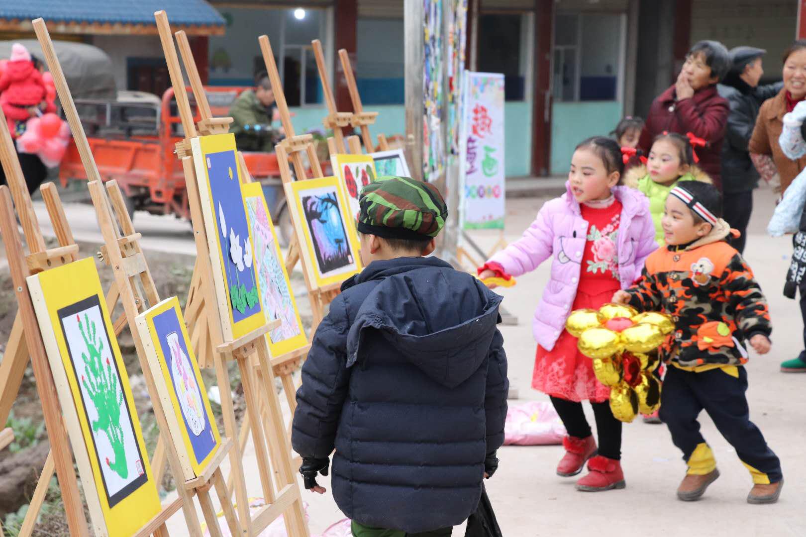岳池县坪滩小学校附属幼儿园：举办“庆元旦，迎新年”活动