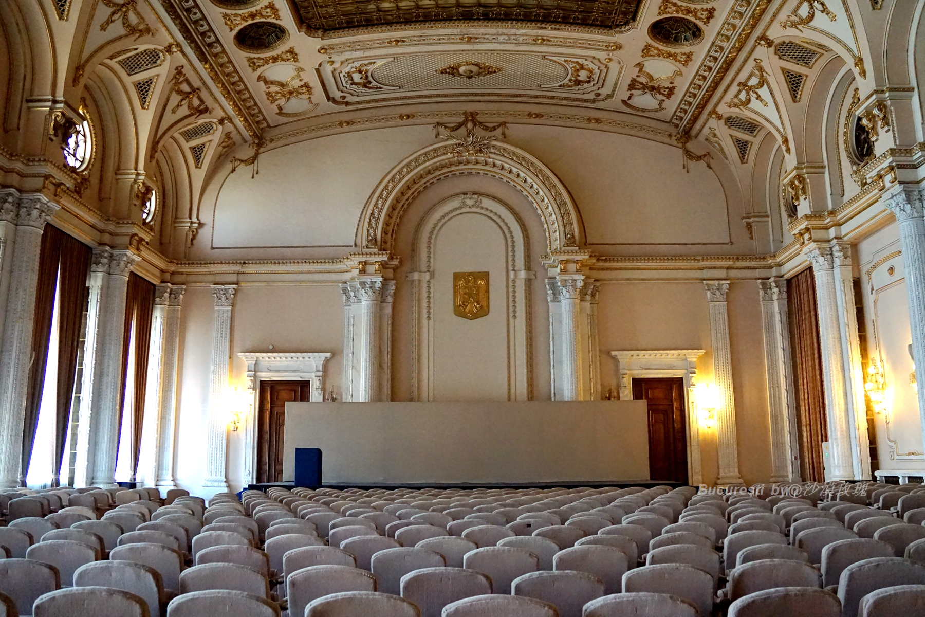 耗资100多亿的建筑里面非常壮观,耗资2亿最丑建筑