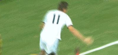 c罗标志性庆祝动作天神下凡gif,足坛十大庆祝动作大全