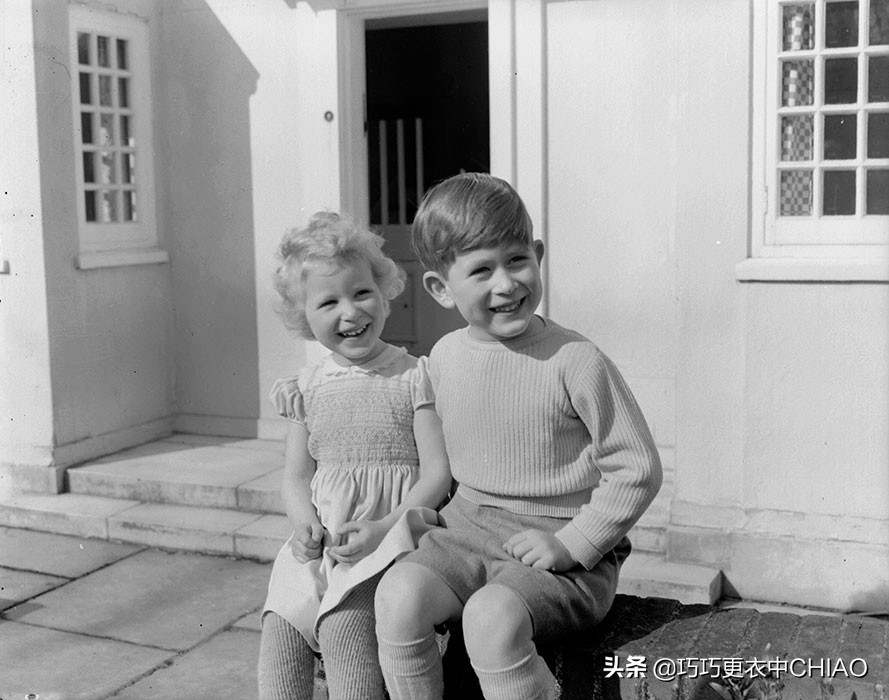 10张可爱的照片，显示查尔斯王子和安妮公主的亲密同胞关系