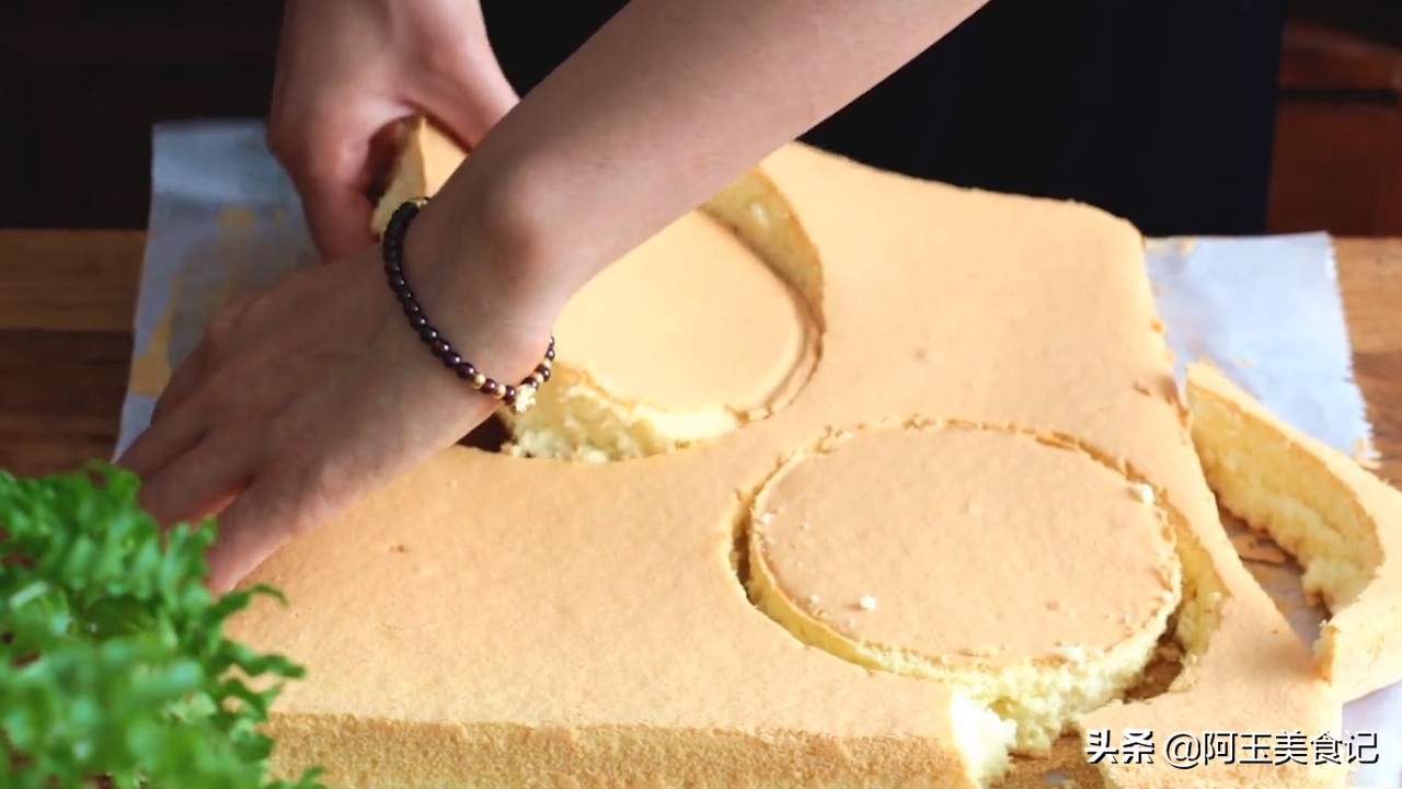 淡奶油和面粉做蛋糕视频,奶油蛋糕用什么面粉做好吃