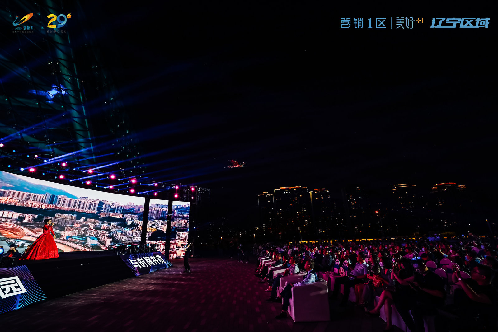 凤凰无人机演出视频,凤凰展翅无人机