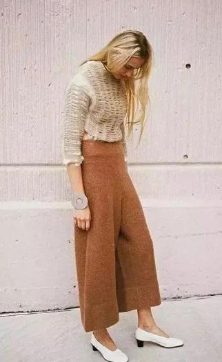 今年新流行奶奶鞋洋气百搭显高挑,今年流行的奶奶鞋怎么搭配才好