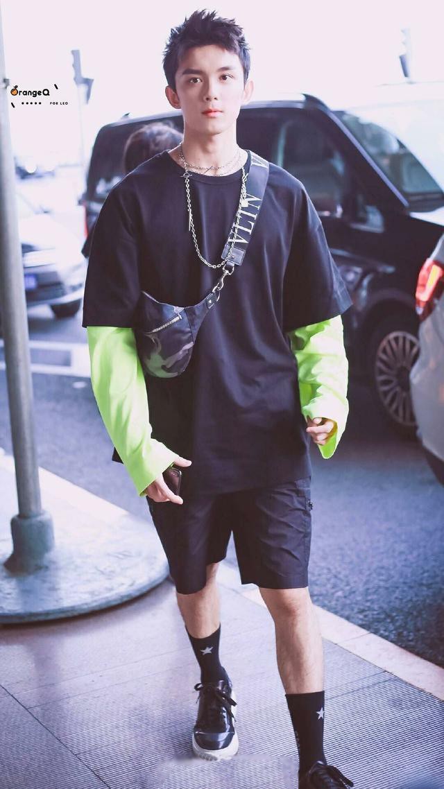 王一博安踏秋运动套装,王一博安踏运动装广告