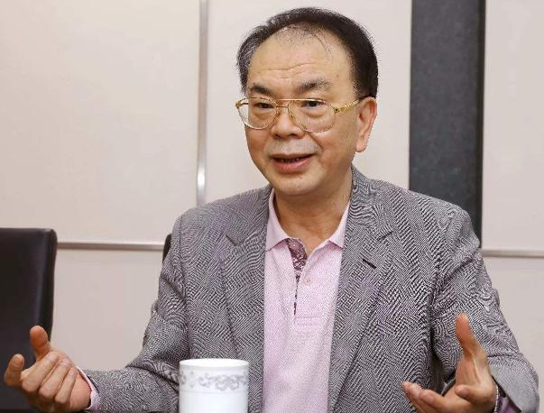 低调的厦门首富，靠贩卖钢铁废料发家，今企业市值千亿，热衷慈善