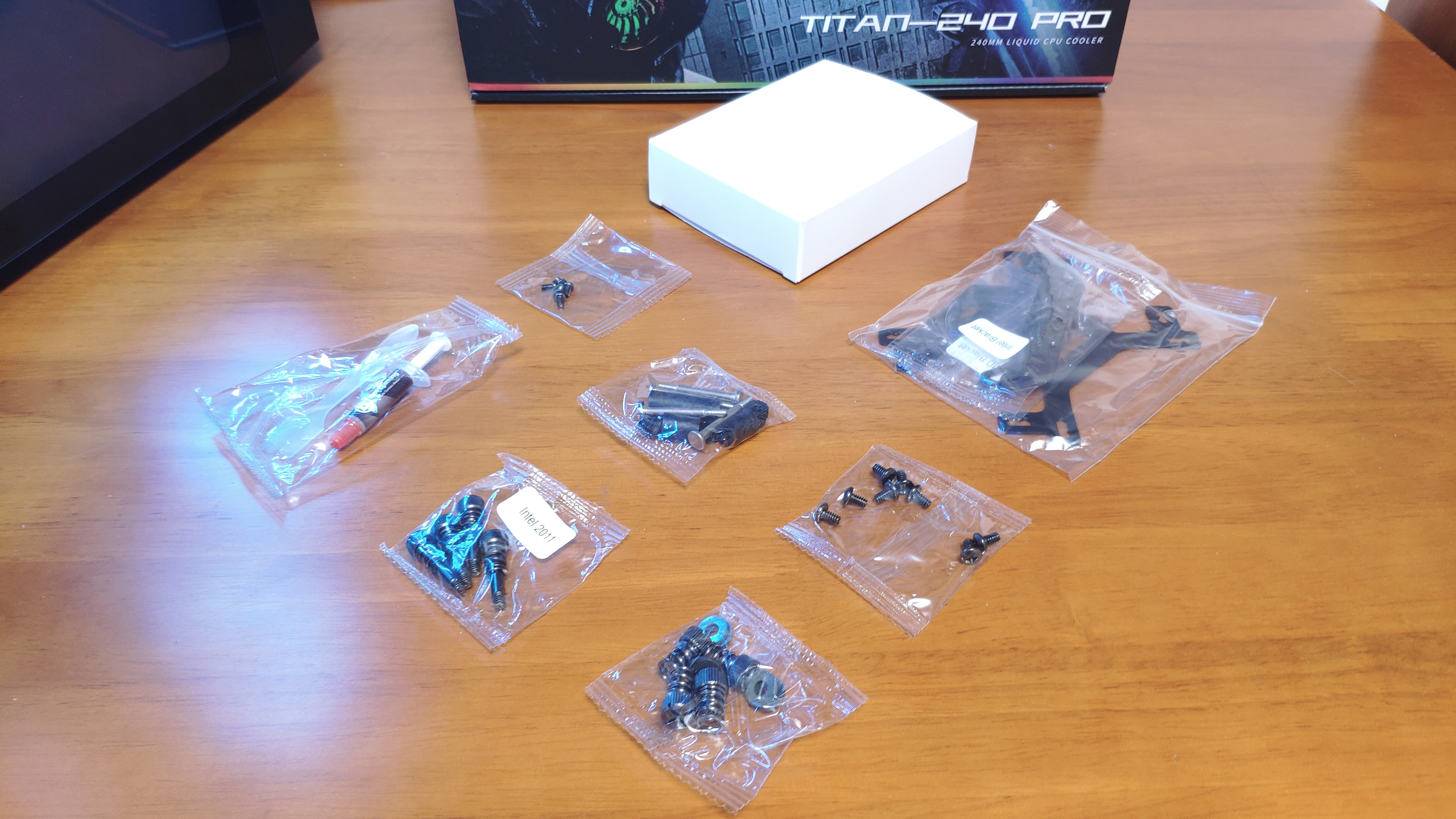 温度把握得住,PWM冷头带温显,艾湃电竞TITAN240PRO水冷装机