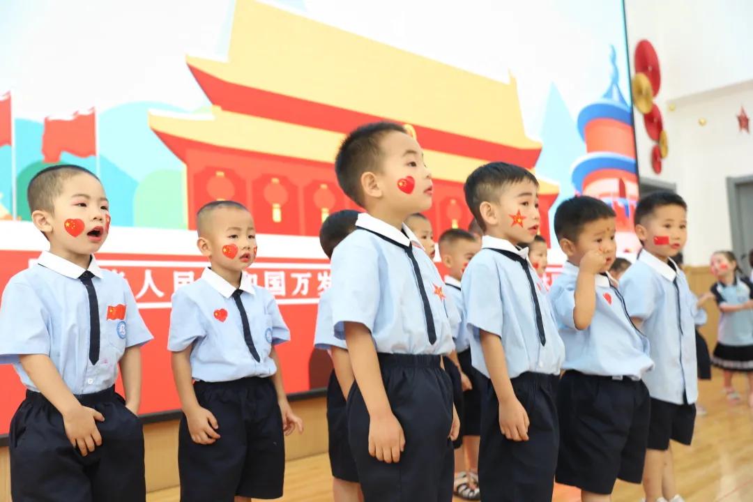 幼儿园老师小朋友表演庆祝七一,西安高新第五幼儿园毕业典礼