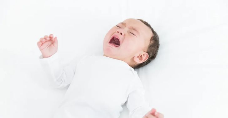 小儿睡觉出汗头发都湿透了,儿童晚上睡觉出汗头发全湿