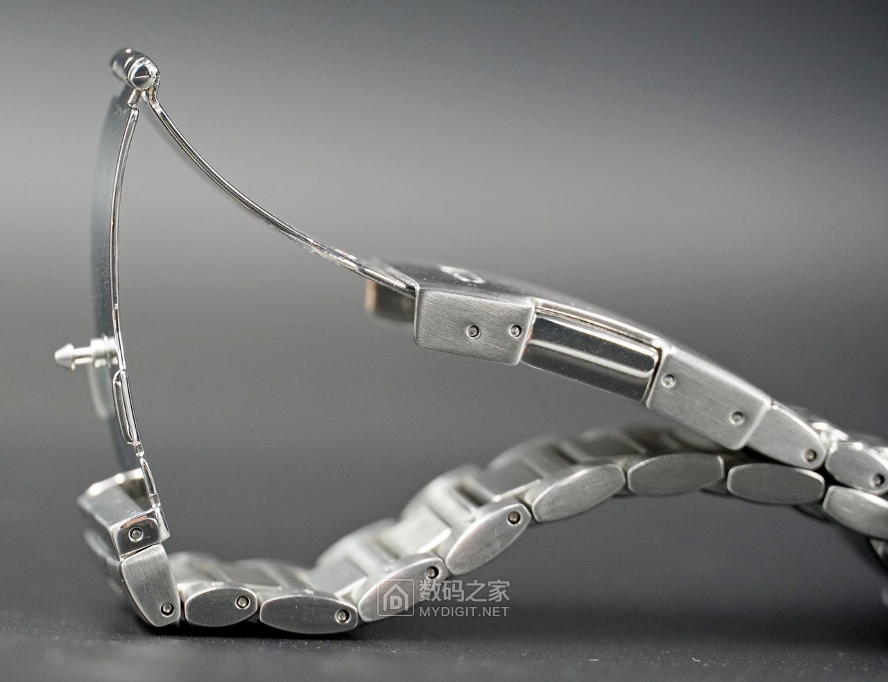 光动能手表卡西欧好还是西铁城好,卡西欧和西铁城光动能手表哪个好