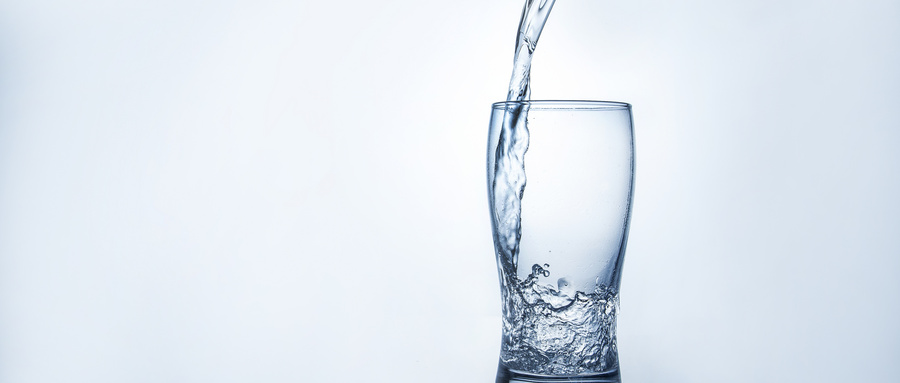 嘴唇干裂喝水也没用怎么回事,嘴唇干裂喝水无法缓解是什么原因