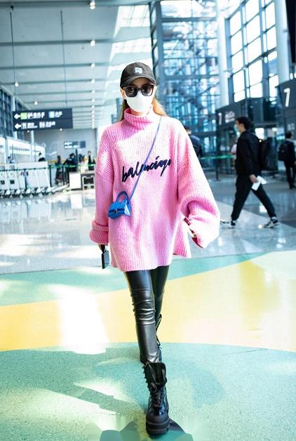 今冬最全毛衣穿搭攻略请收好,这个冬天条纹毛衣如何穿才不显胖