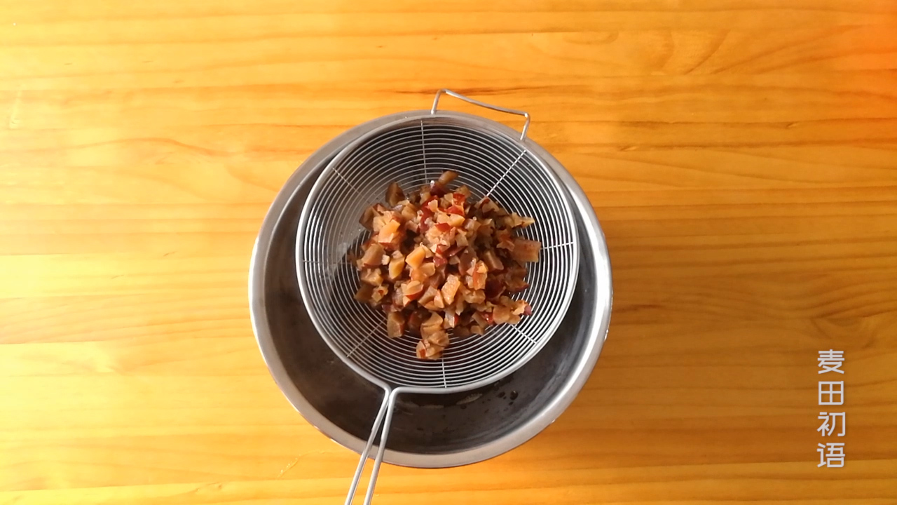 做枣糕把鸡蛋打发会不会更松软,枣糕王松软香甜的红糖枣糕做法