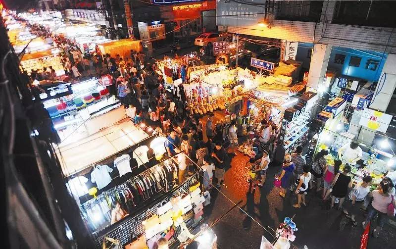 武汉最新最火的小吃一条街,武汉有一条街火了