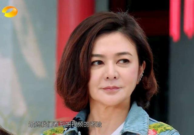 吴佩慈生四胎后皮肤松弛,颜值崩塌,她不生也会老的