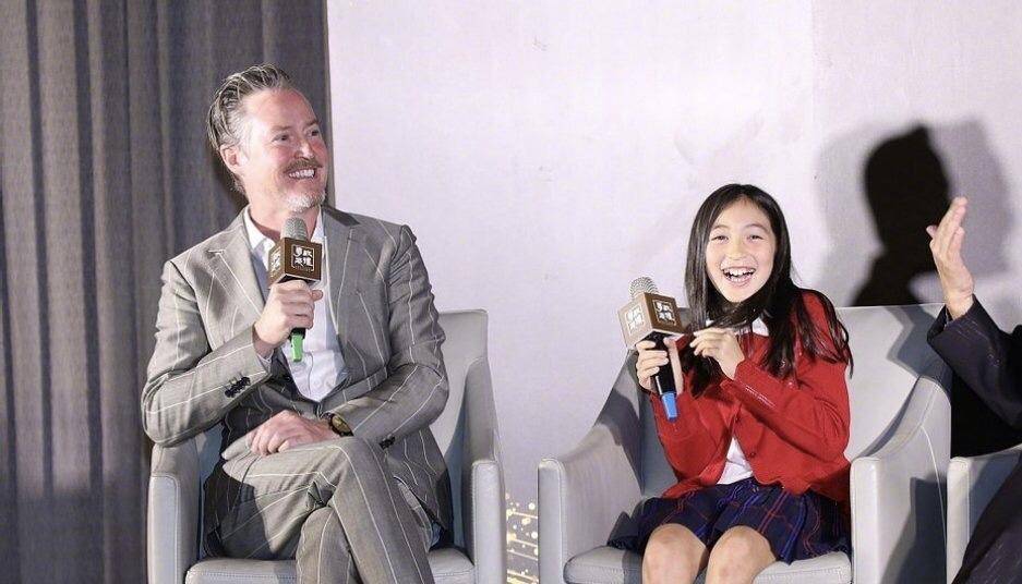 小泡芙第一次出席活动,小泡芙最新萌照曝光祖孙三代同框