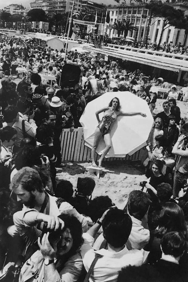 人性欲望大师：赫尔穆特·纽顿|法国原版*皮书黑**系列丛书（21）