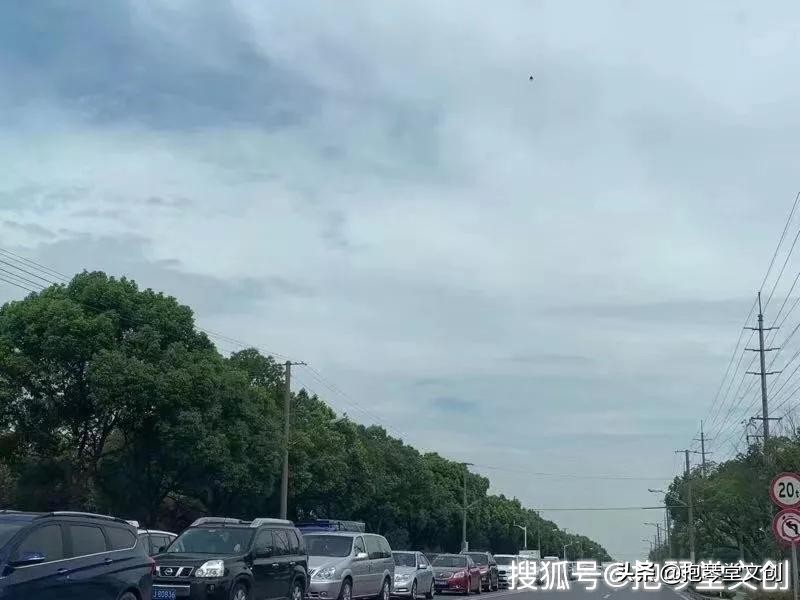 costco暂停营业视频,costco开业半天被买停罐车