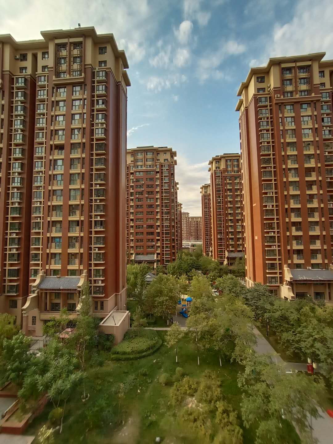 绿地城二期绿化乌鲁木齐,乌鲁木齐中海万锦公馆绿化环境