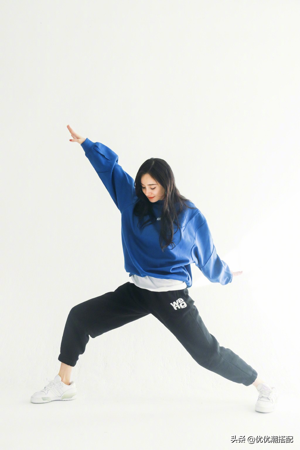 江疏影热巴穿荷叶边衬衫好甜美,杨幂热巴江疏影最新街拍盘点