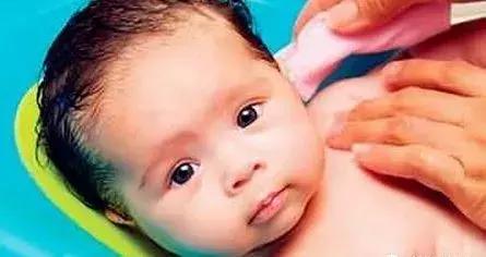 宝宝耳朵进水后流黄色分泌物,宝宝耳朵进水了应该怎么做