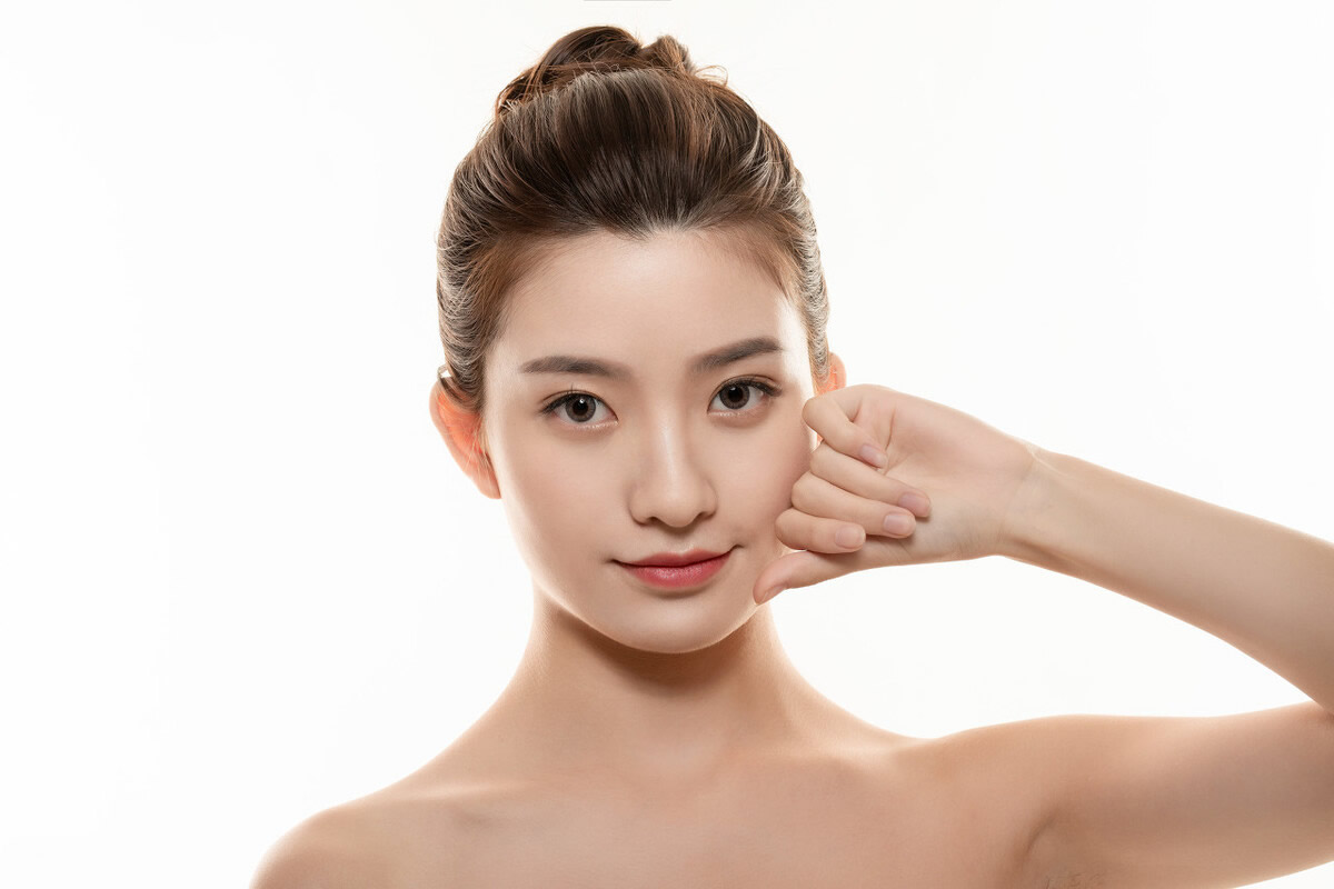 黑黄皮女生肤色不均匀怎么办,黑黄皮女生如何变白