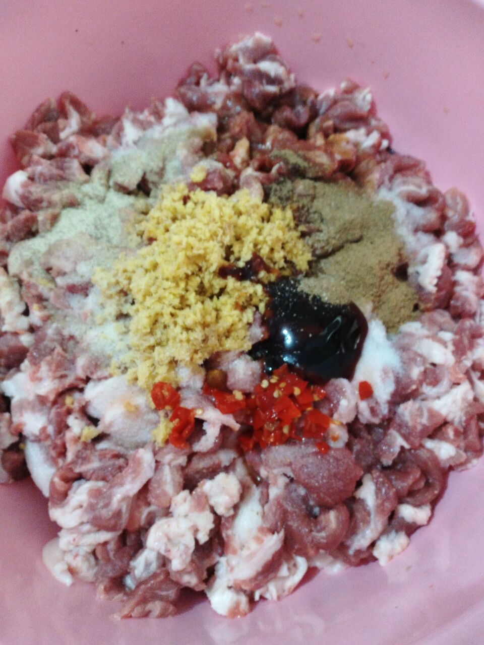 自制灌香肠广东味香肠配方,自制灌香肠的配方不要红曲粉