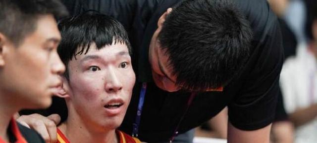 为国足打气,伊朗球员隔扣姚明