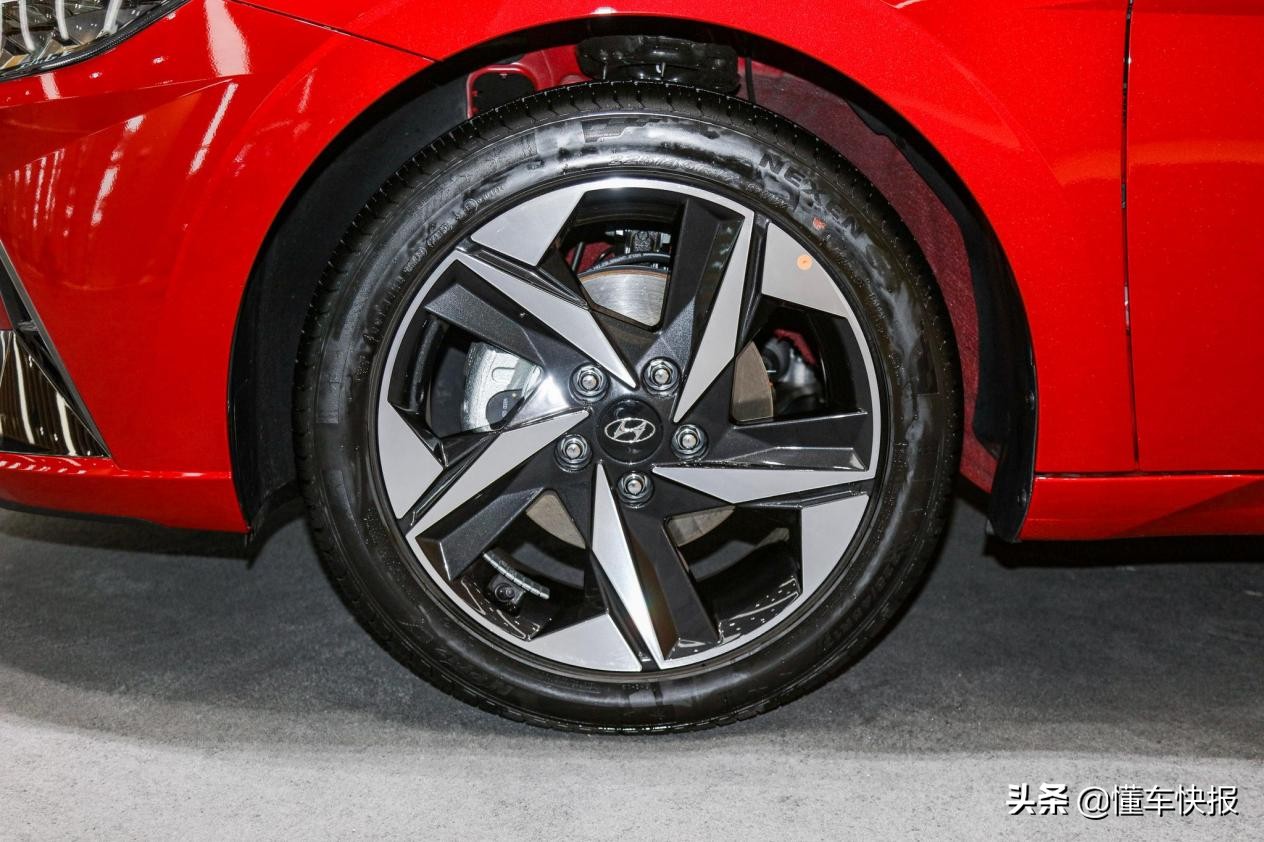 第七代伊兰特和全新伊兰特区别,第六代伊兰特对比第七代伊兰特