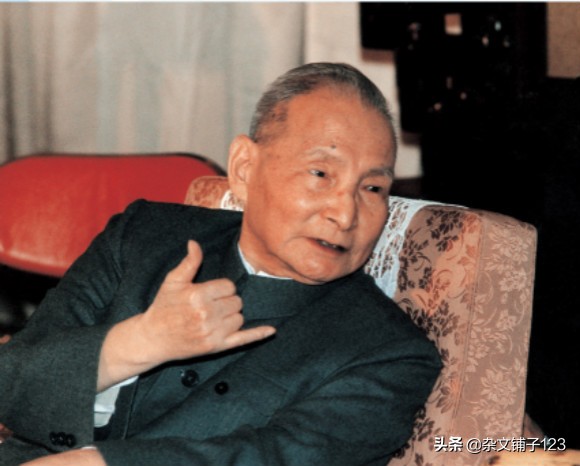 1953年，*云陈**提出用票购物，计划经济由此开始