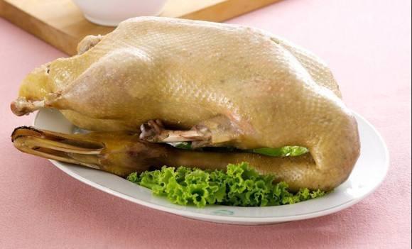 盐水鸭肉质细嫩咸香下酒最佳菜式,盐水鸭做法咸香味美