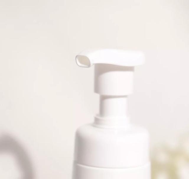 如何选择安全的洗面奶 (洗面奶该怎么选才好)