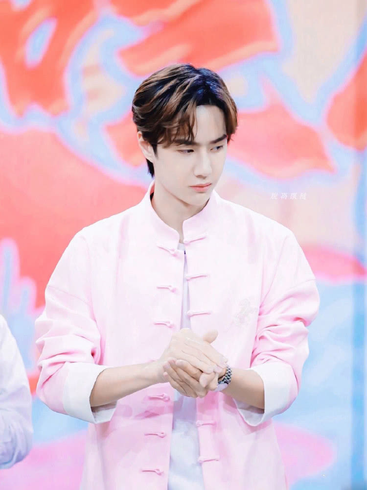 王一博穿的唐装,王一博唐装