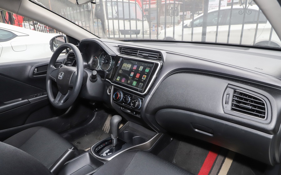 飞度8万左右,新车指导价85800的18款飞度