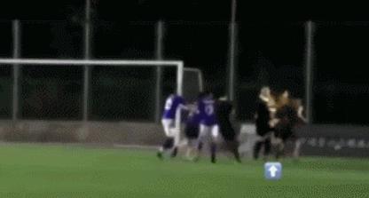 殴打足球裁判的下场,足球球迷殴打裁判