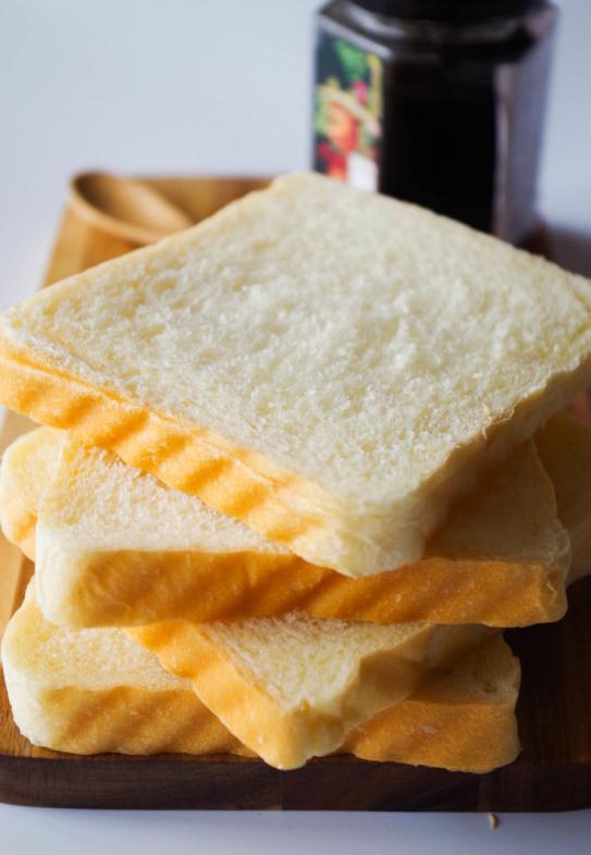 吐司面包怎么做不干硬,吐司面包为什么外边干硬