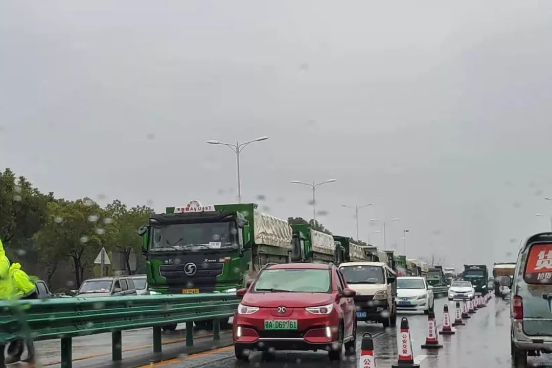 封城11日，武汉众生图