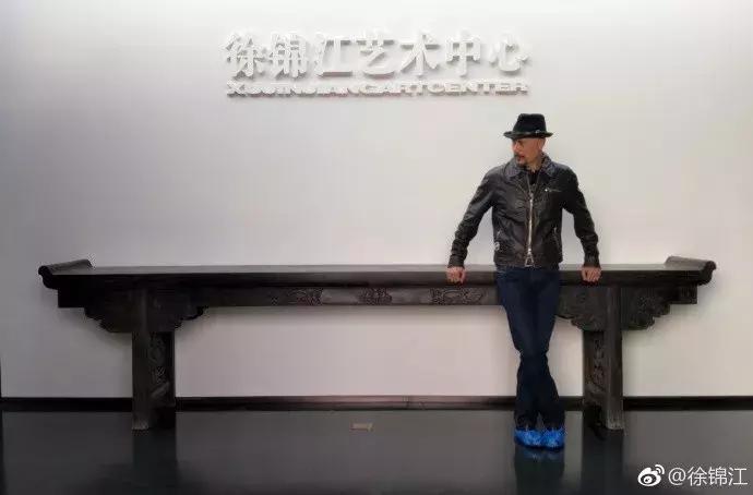 长恶人脸，竟是老婆奴！他拍风月片，被骂低俗，一幅画能卖出80万