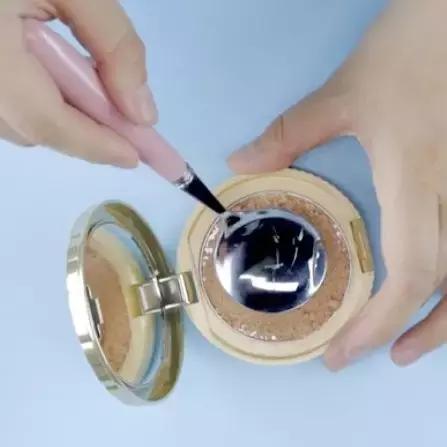 口红折断了最快修复方法,口红断裂自己修复方法