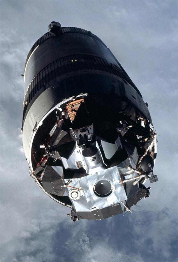 阿波罗事故7名宇航员,阿波罗十一号降落在陨石坑里