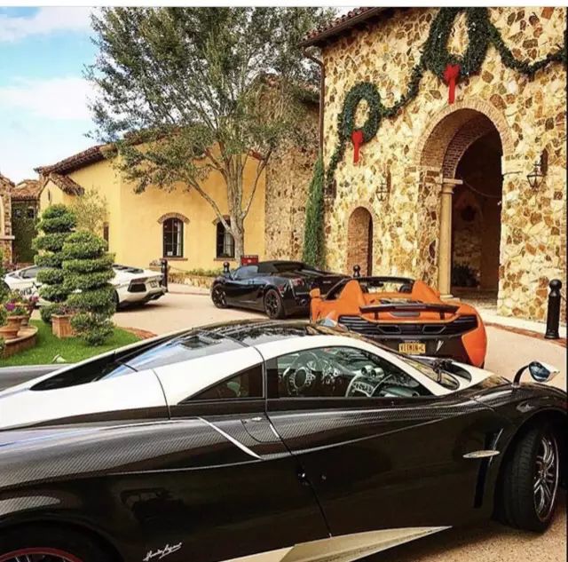 你以为开超跑的样子,你以为开跑车的都是富豪吗