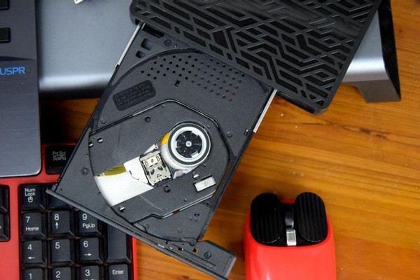 免驱刻录光驱,一专且多能