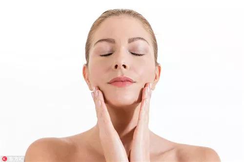 化完妆法令纹明显怎么补救,更年期妇女法令纹明显咋办