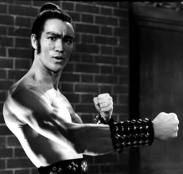 咏春拳日字冲拳视频,咏春日字冲拳叶问片段