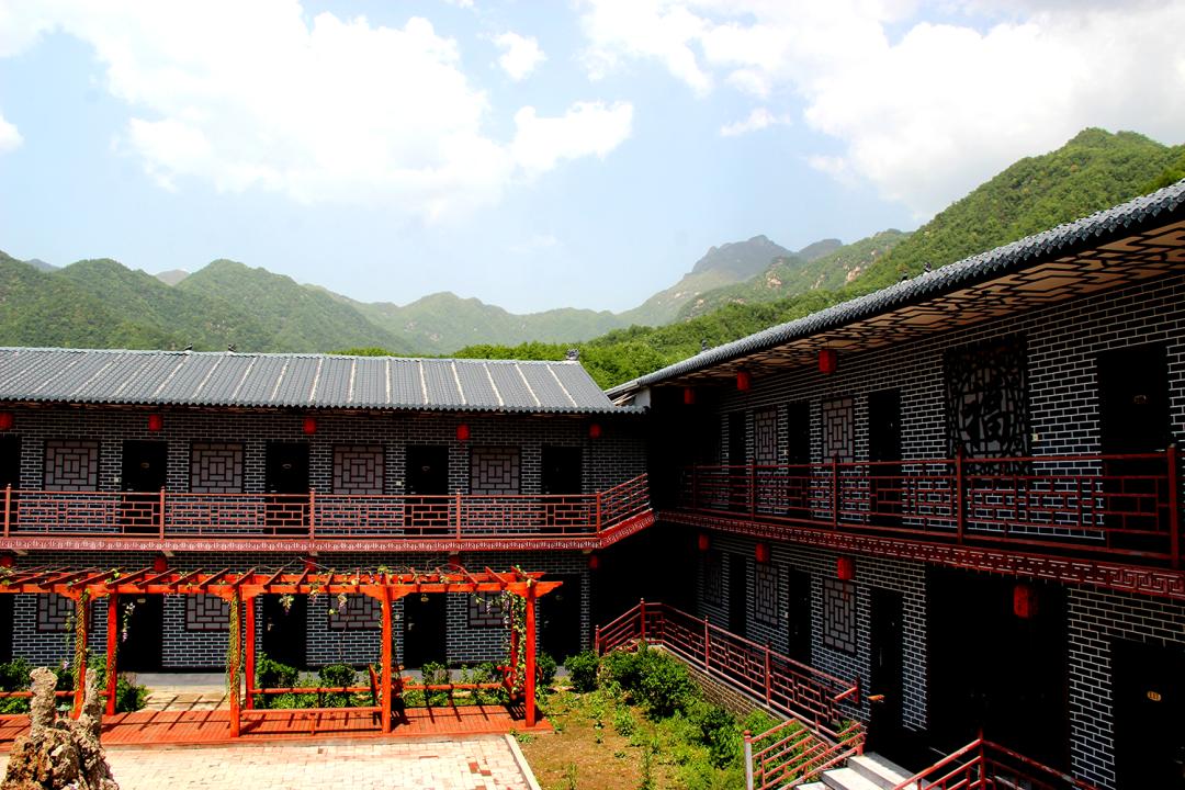 绿野仙踪旅游景区夜晚,画眉谷旅游景区