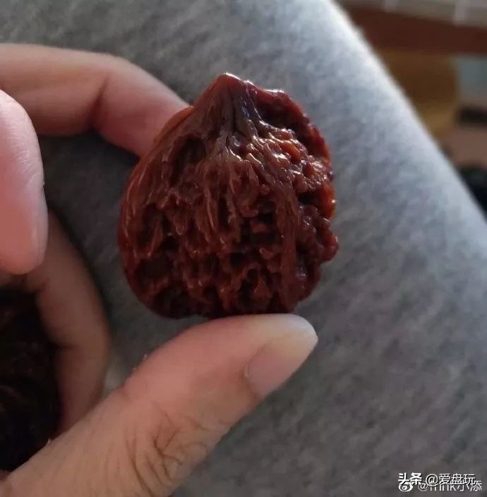 文玩核桃盘多久才会玉化,用手盘的核桃怎么玉化