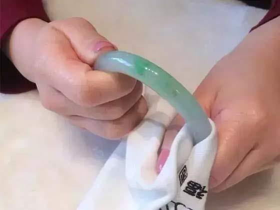 怎样辨别翡翠手镯a货还是bc货,翡翠abc货声音怎么辨别
