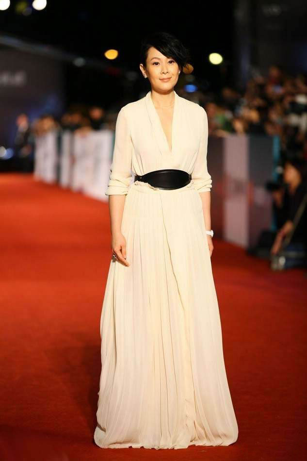 刘若英穿搭风格,刘若英白衬衣白裙