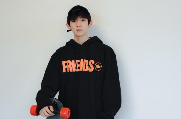 王俊凯卫生间唱歌视频,王俊凯被星探发现拍视频