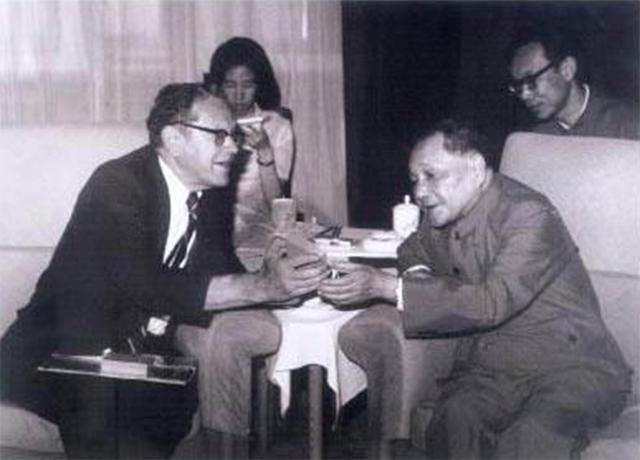 1979年*小平邓**访美的旋风九日，卡特：和他谈判是一种乐趣